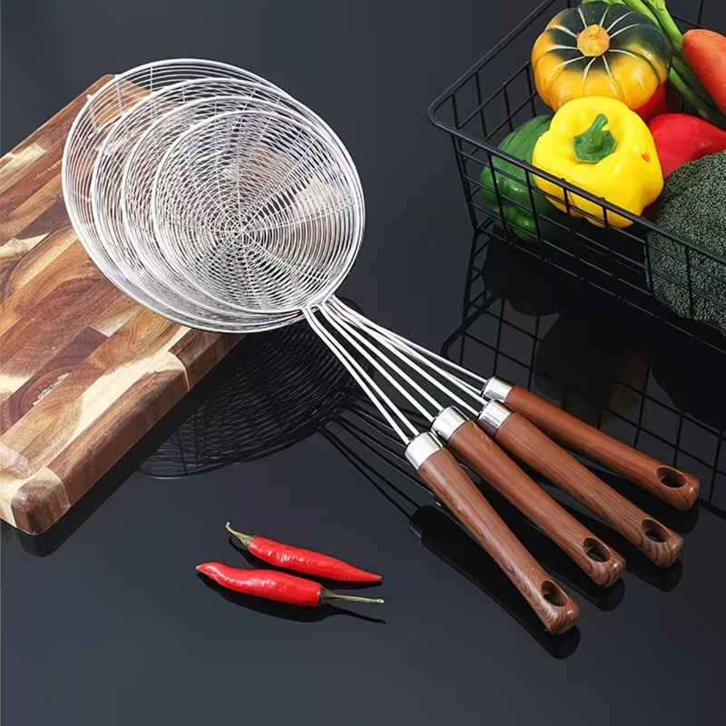Wooden Handle Round Wire Skimmer Set