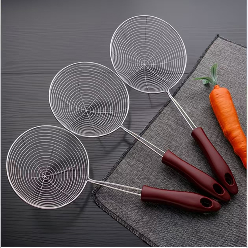 Brown Wooden Handle Wire Skimmer Set